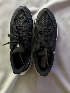 Nike Men’s or Women’s Zoom Black and White Athletic Running Shoes